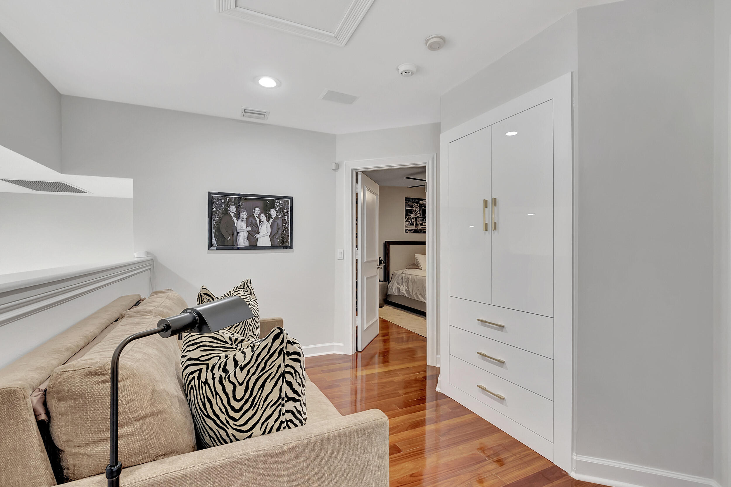 4085 Avalon Pointe Drive