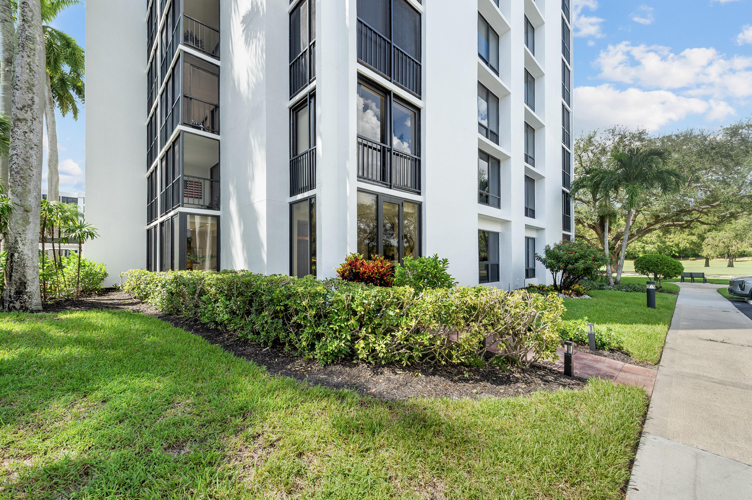 7819 Lakeside Boulevard 814