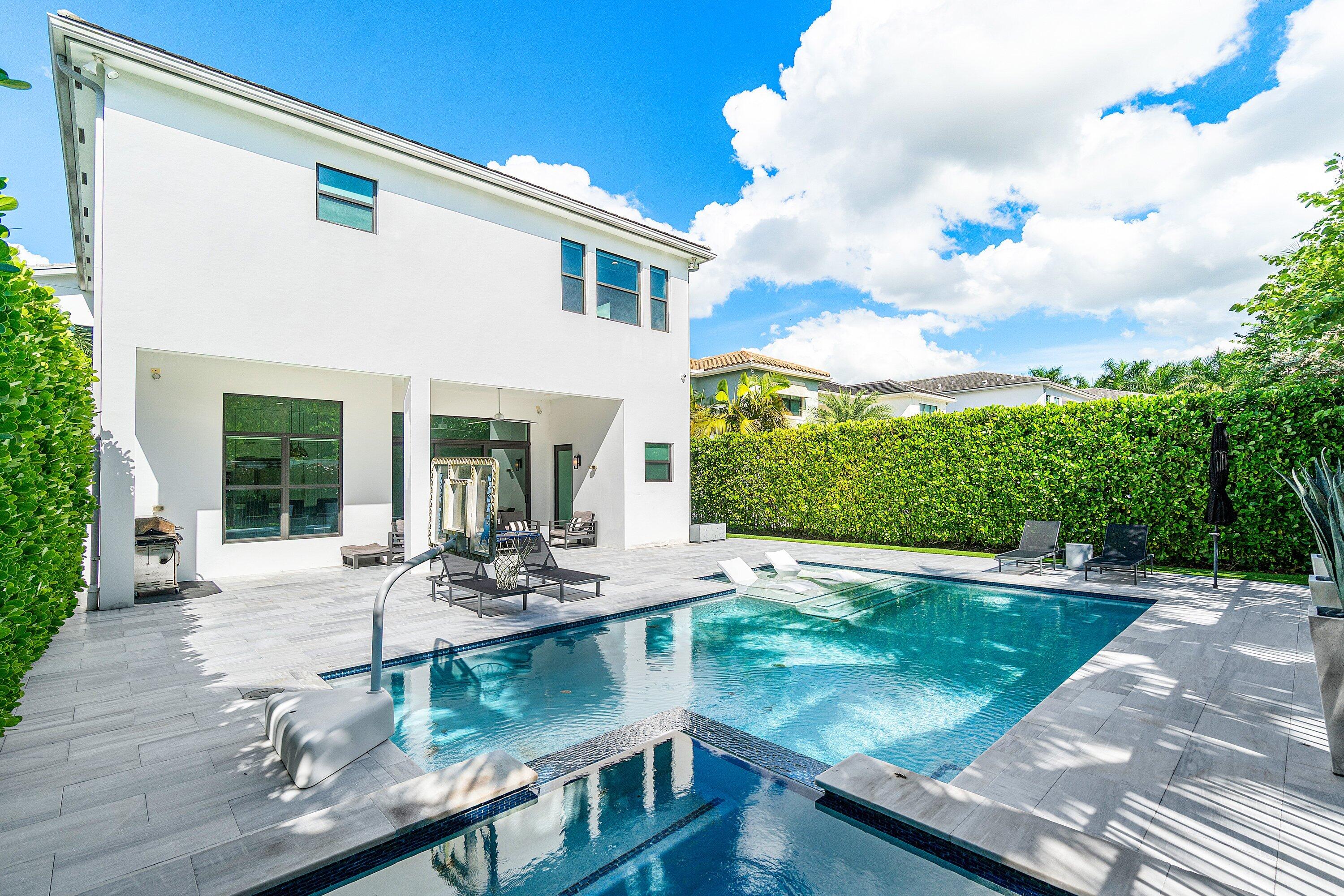 9006 Dulcetto Court