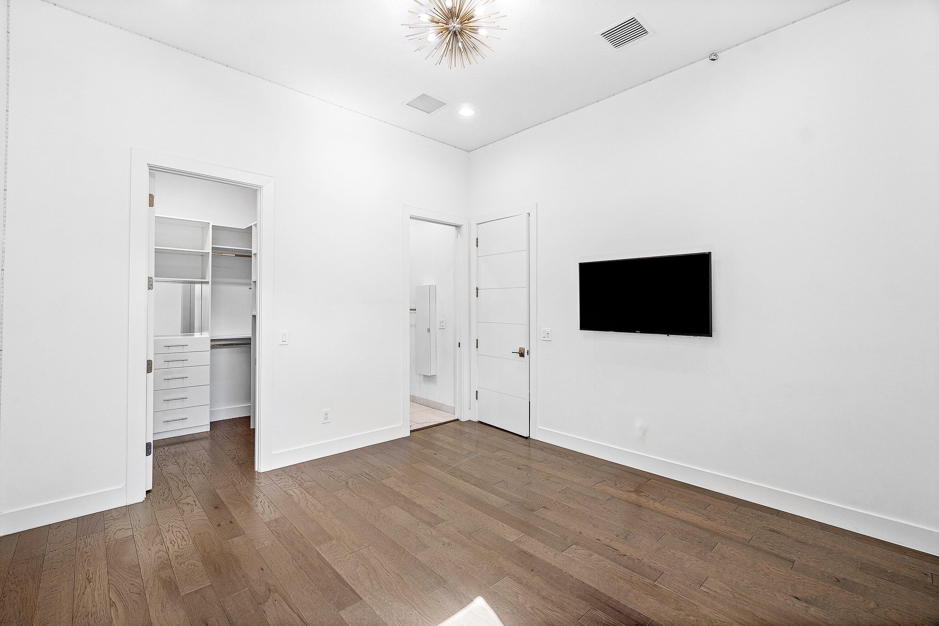9006 Dulcetto Court