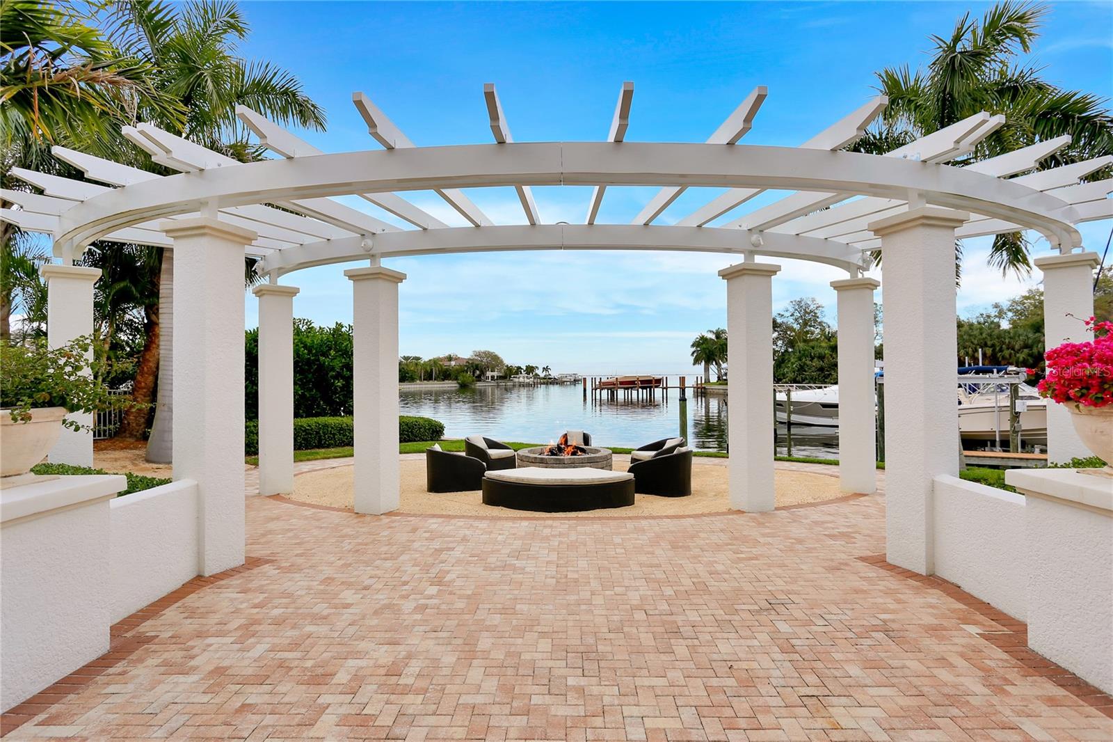 1325 SNELL ISLE BLVD NE #911