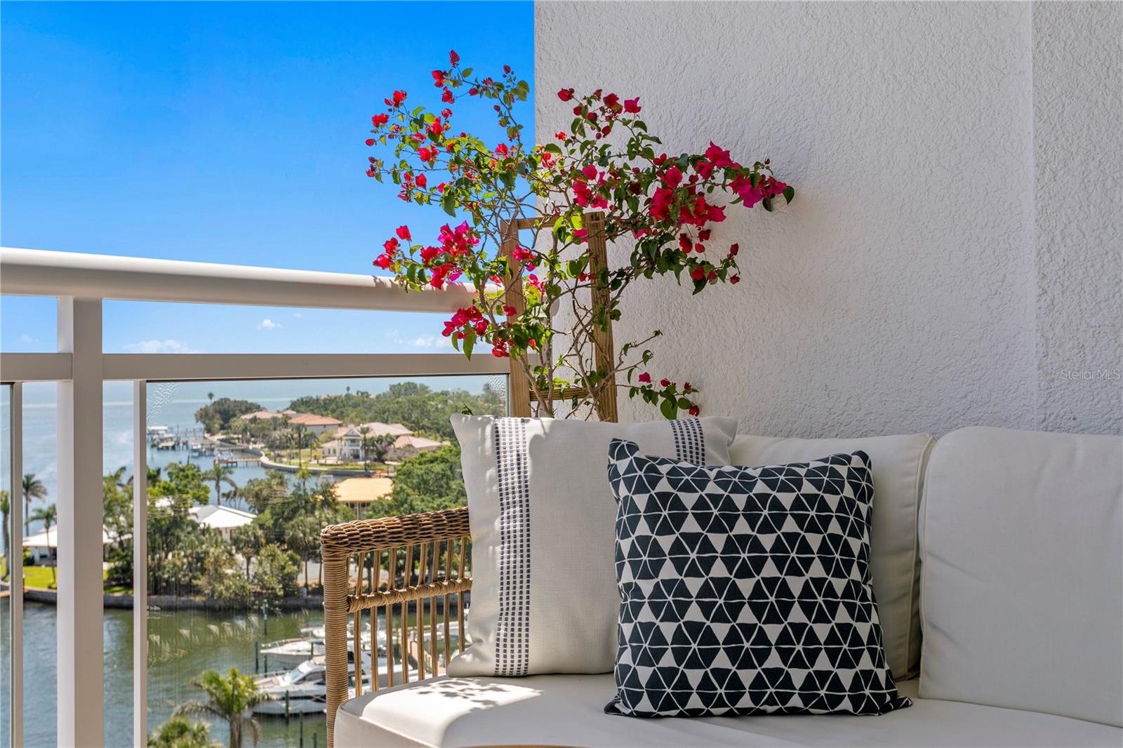 1325 SNELL ISLE BLVD NE #911