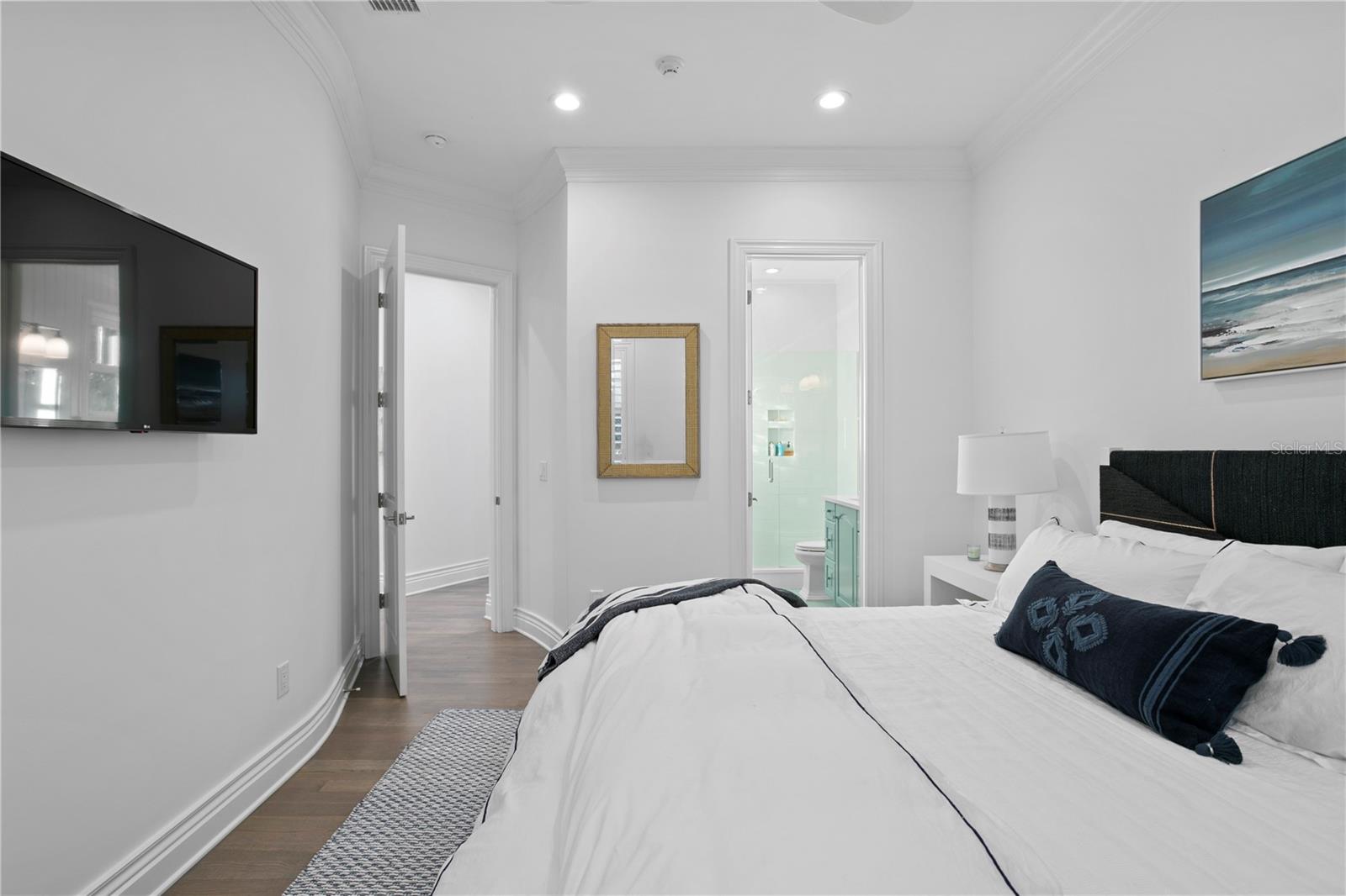 2030 CAROLINA AVE NE