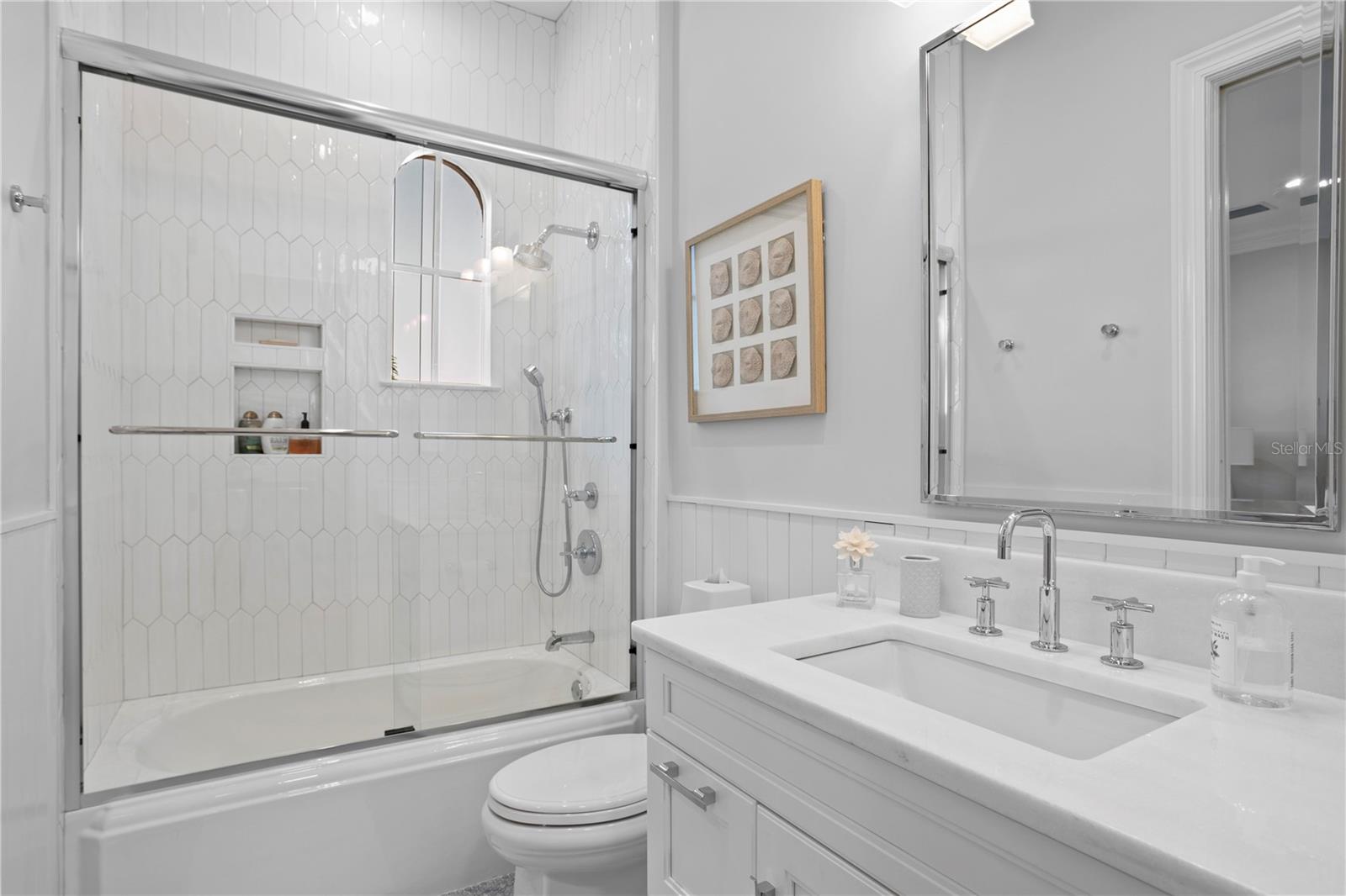 2030 CAROLINA AVE NE