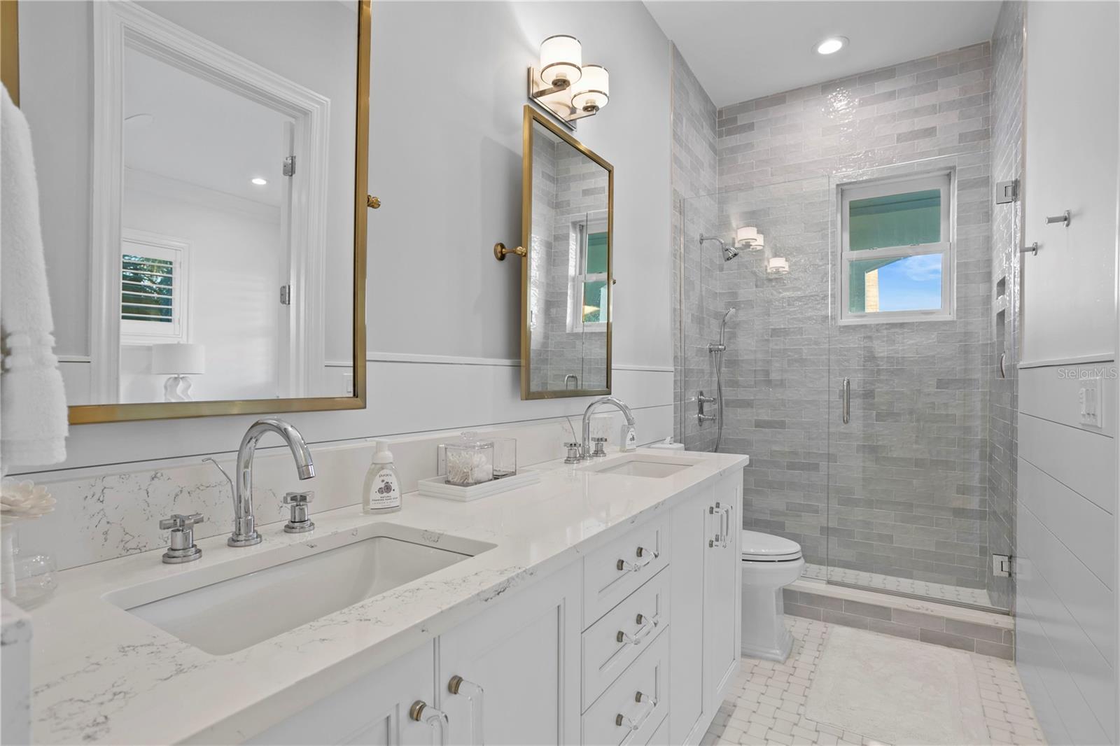 2030 CAROLINA AVE NE