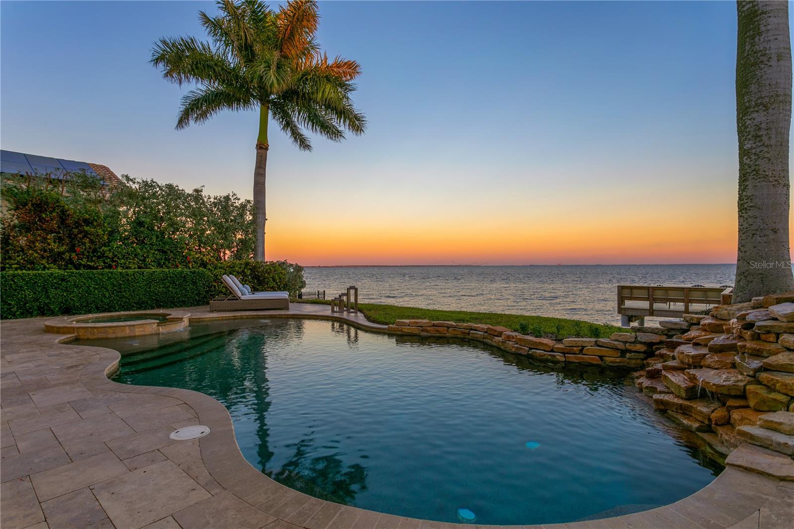 2030 CAROLINA AVE NE