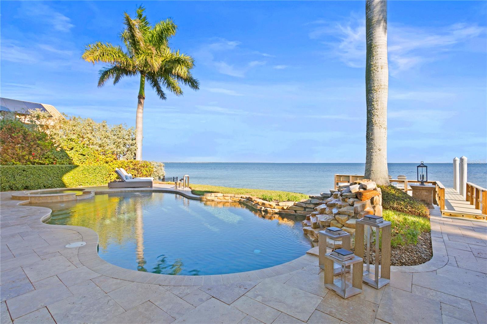 2030 CAROLINA AVE NE