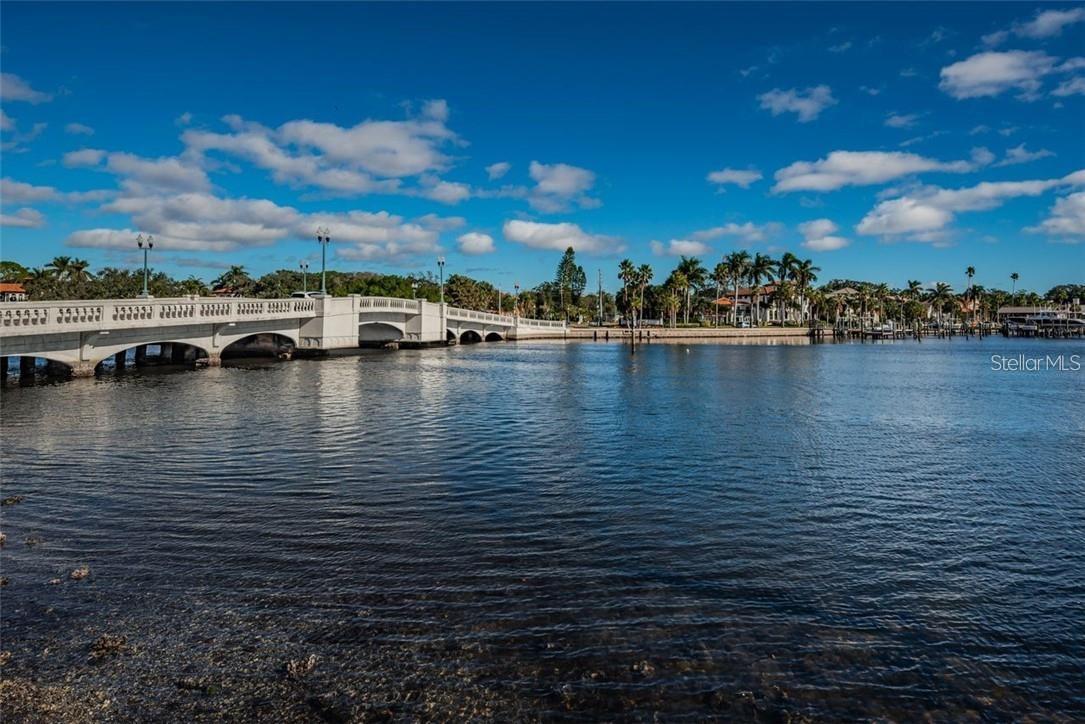 1036 SNELL ISLE BLVD NE