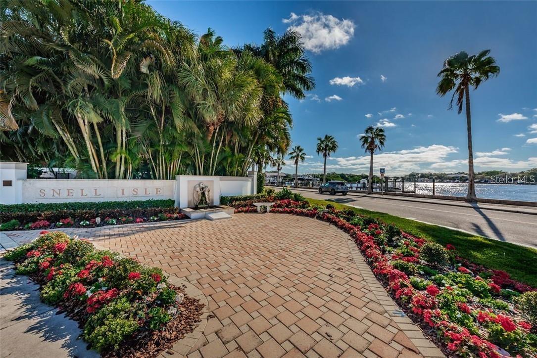 1036 SNELL ISLE BLVD NE