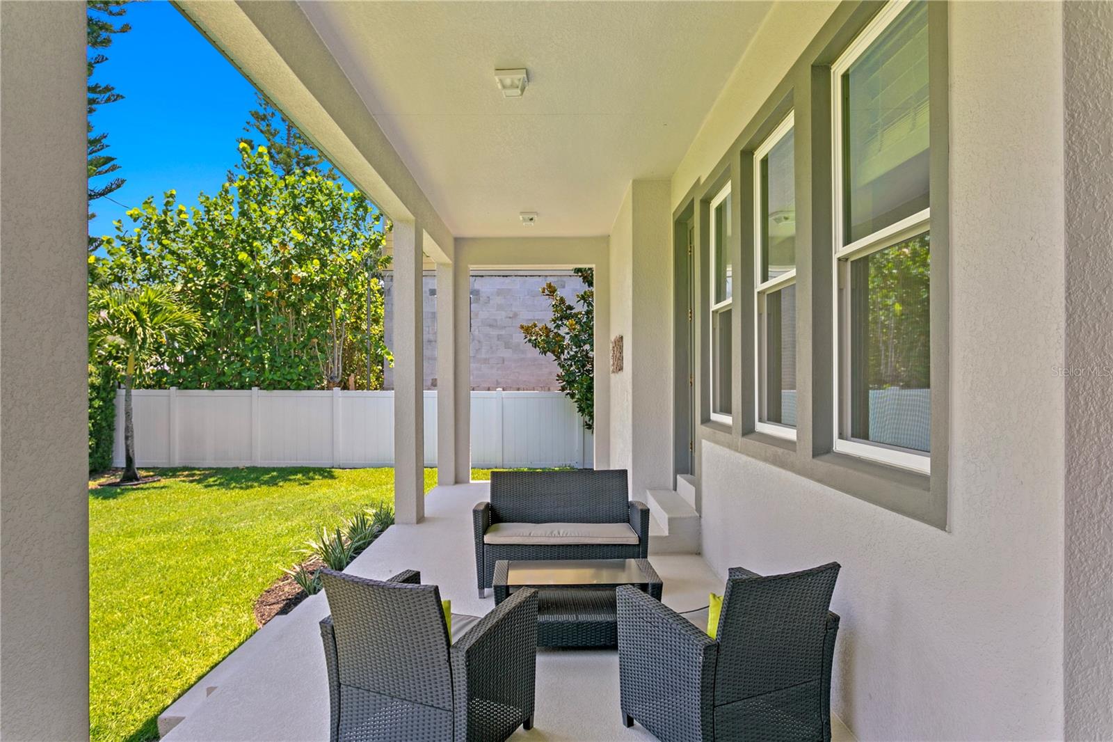 1036 SNELL ISLE BLVD NE