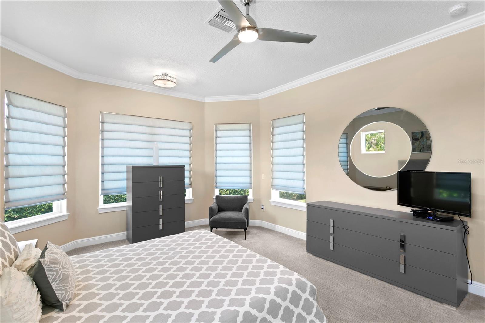 1036 SNELL ISLE BLVD NE