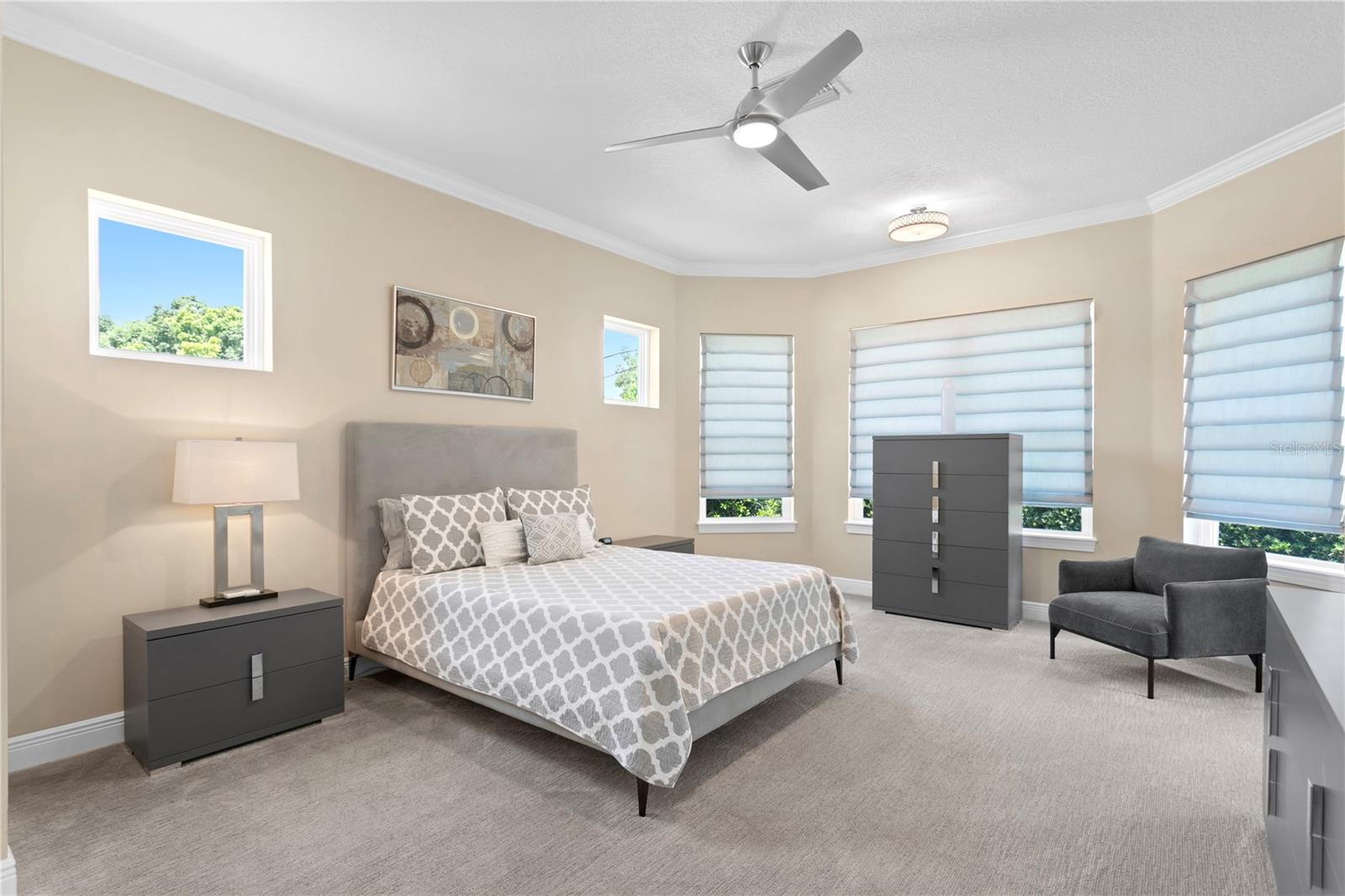 1036 SNELL ISLE BLVD NE