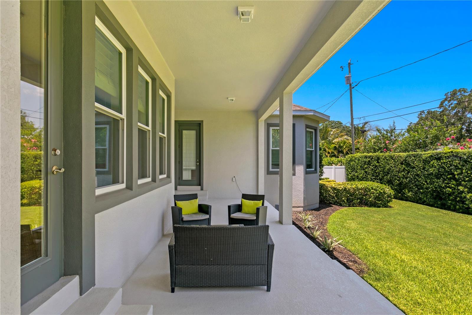 1036 SNELL ISLE BLVD NE