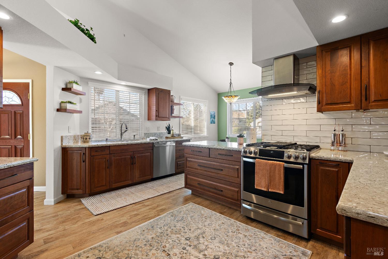 586 Morning Glory Dr