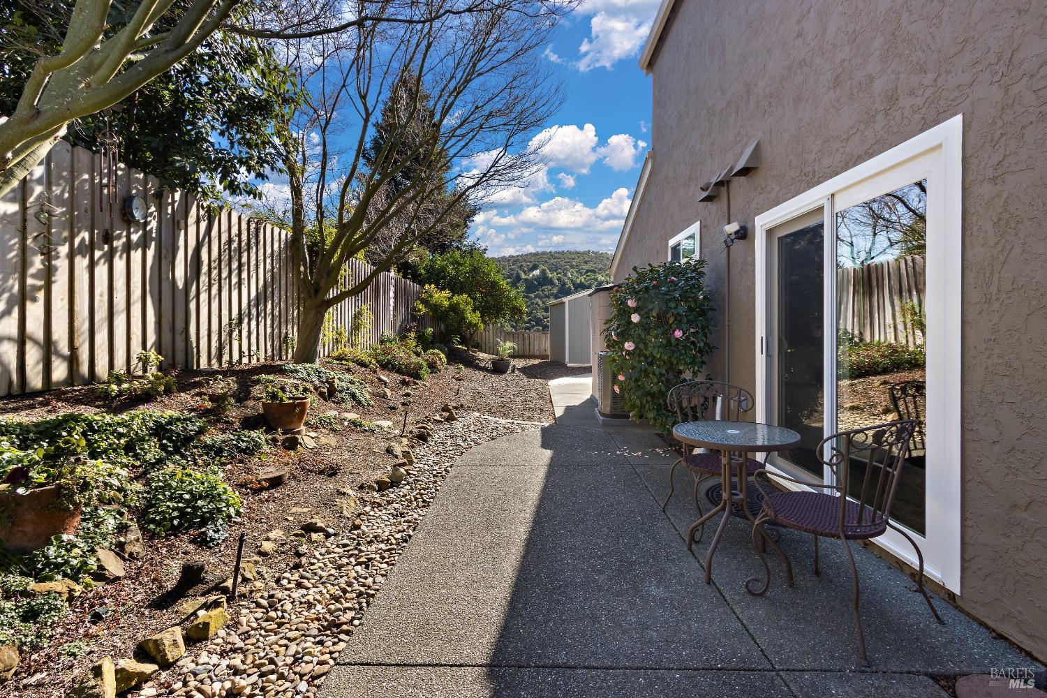 586 Morning Glory Dr