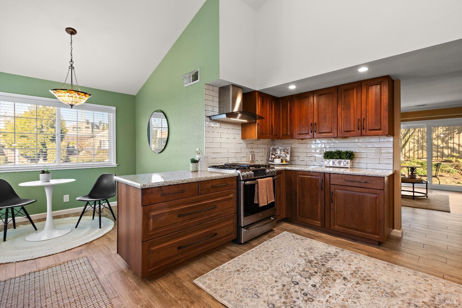 586 Morning Glory Dr