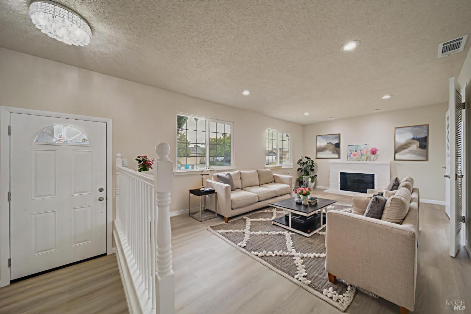 712 Capra Dr