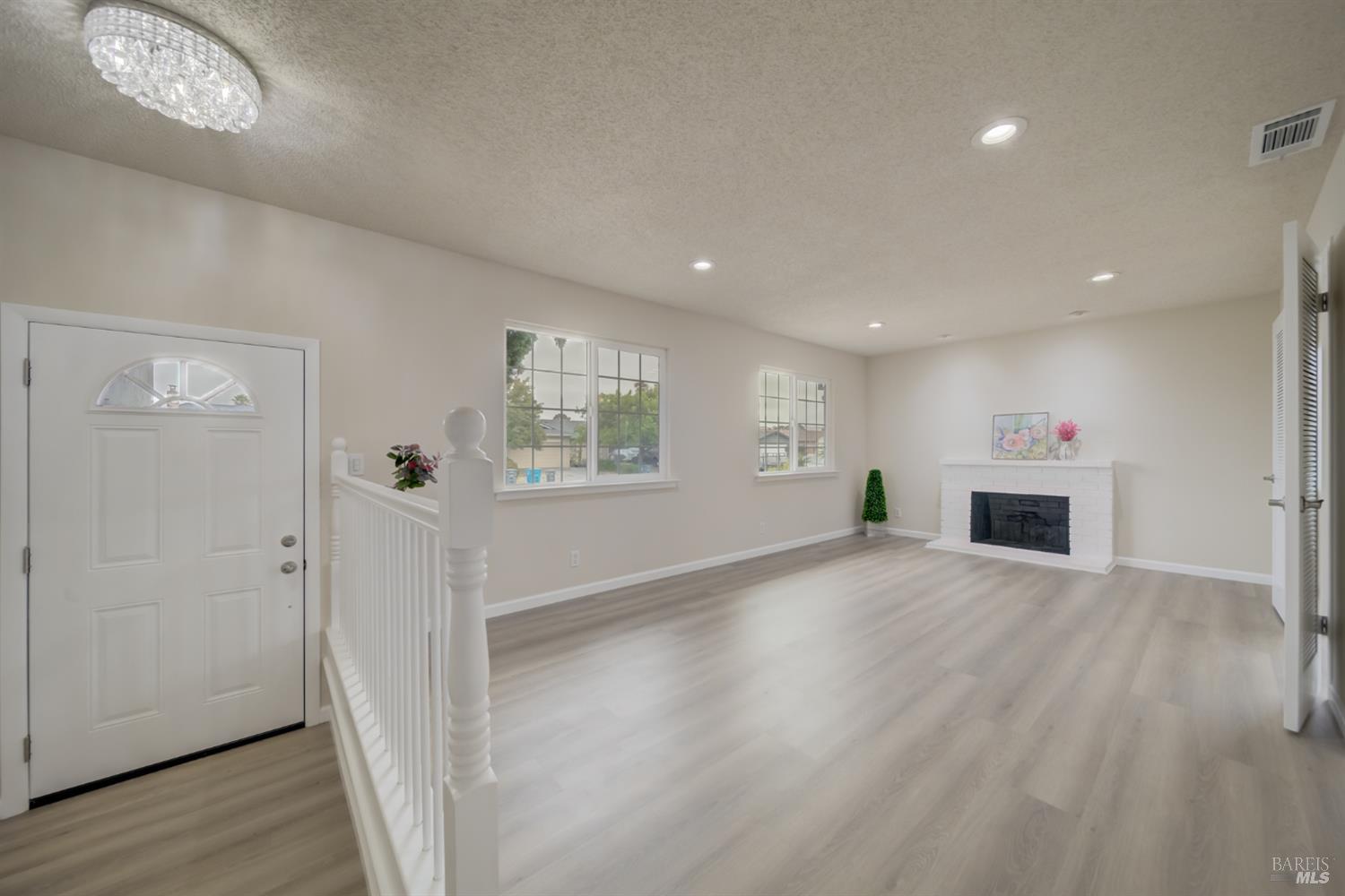 712 Capra Dr