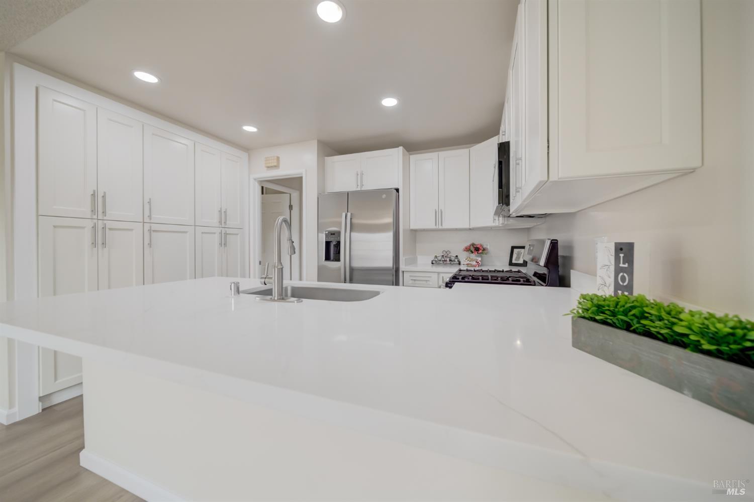 712 Capra Dr
