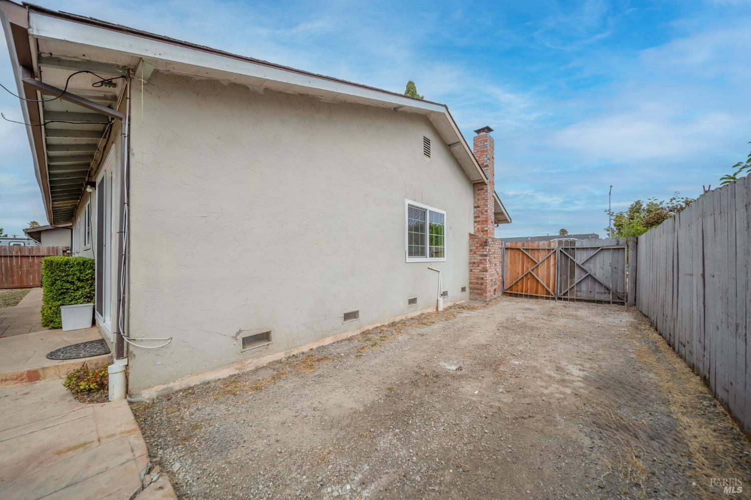 712 Capra Dr