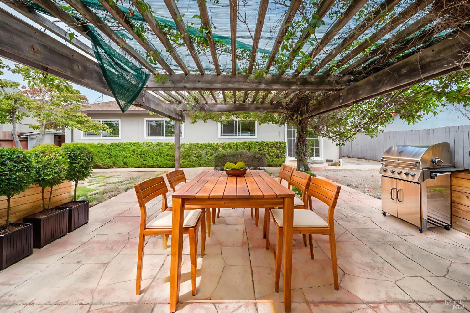 712 Capra Dr