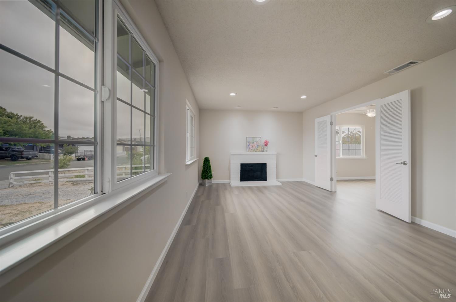 712 Capra Dr