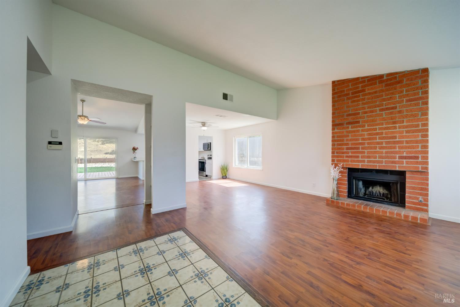 172 Smokey Hills Dr