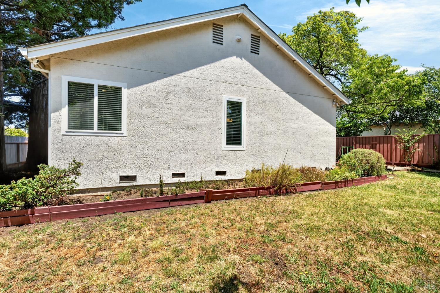 67 Larkspur Street