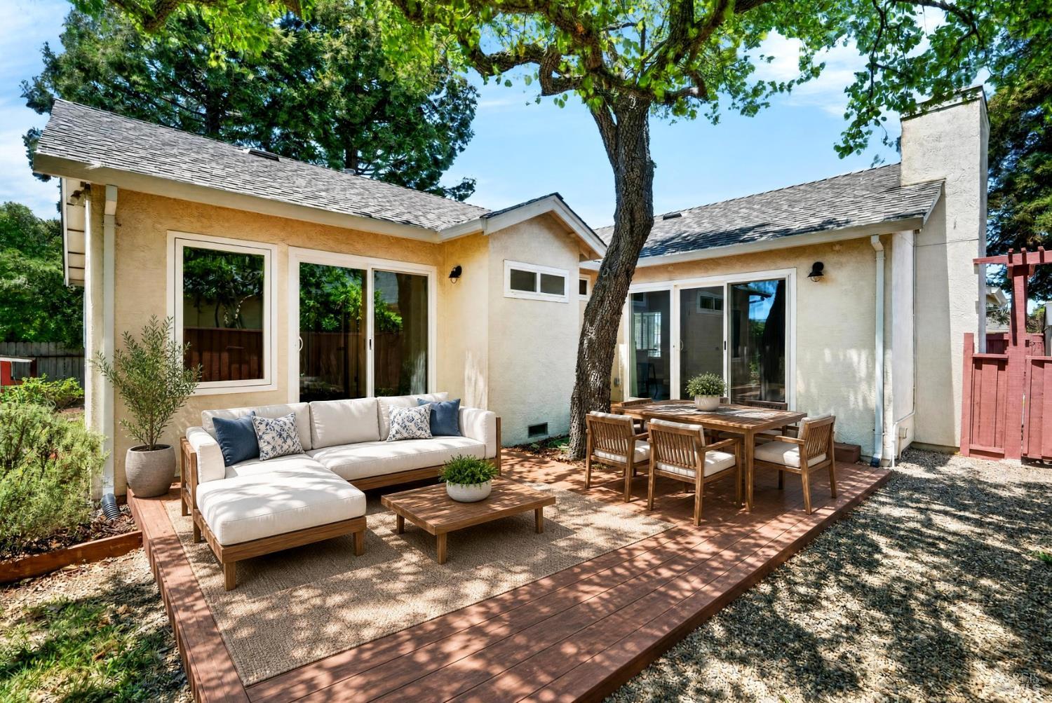 67 Larkspur Street