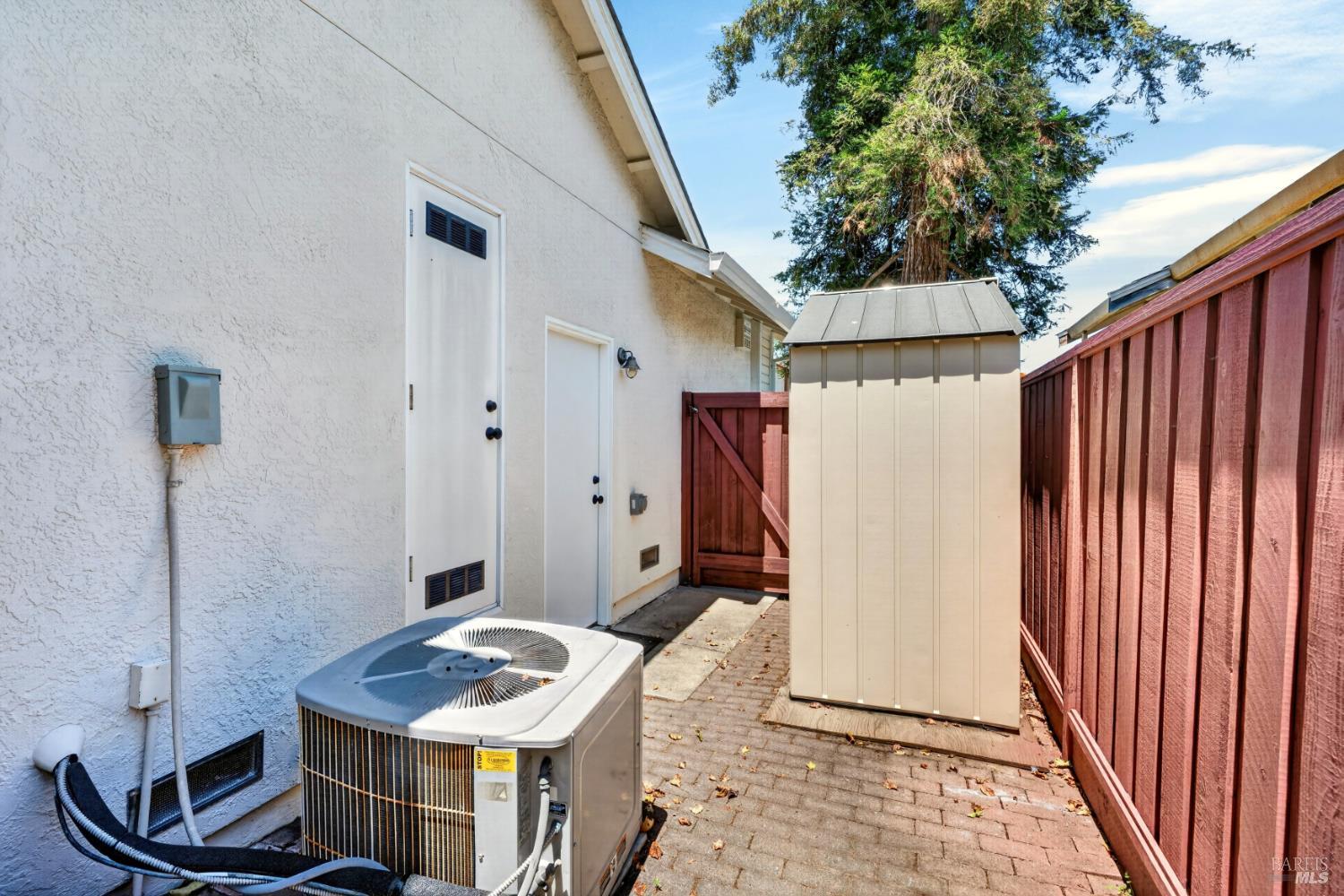 67 Larkspur Street