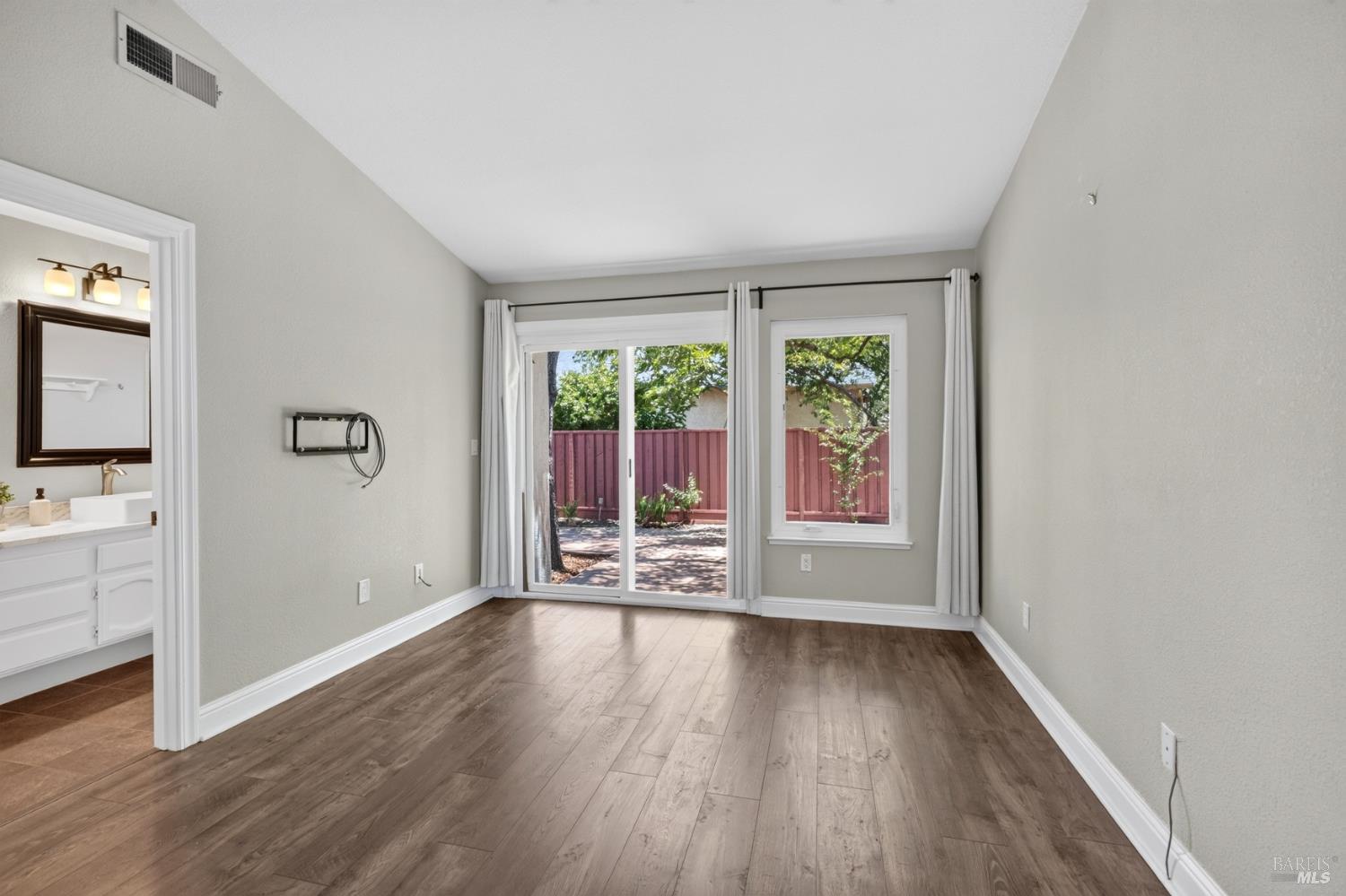 67 Larkspur Street