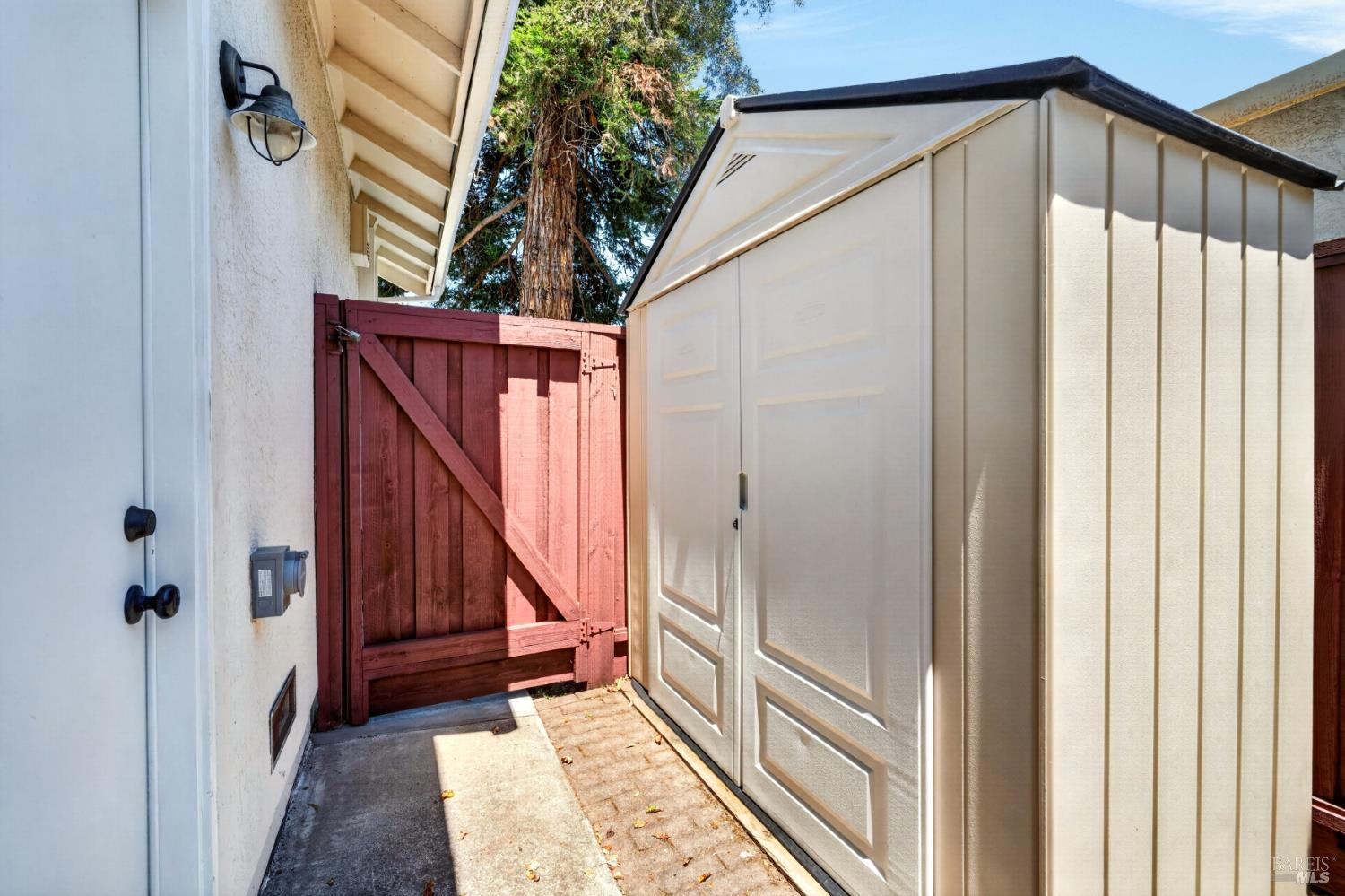 67 Larkspur Street