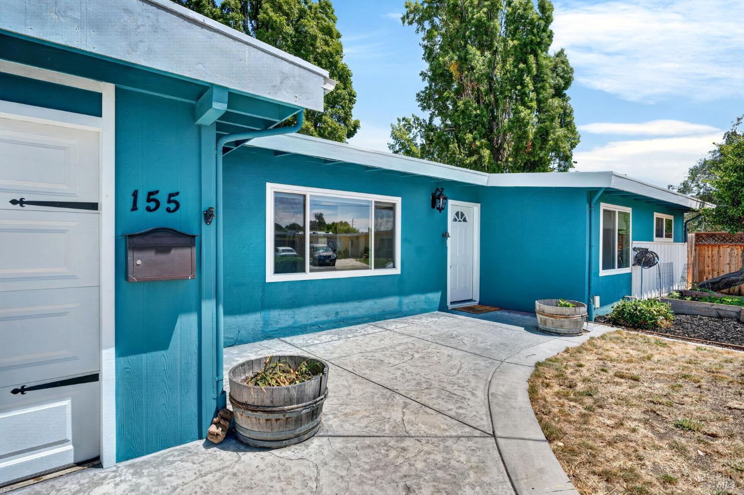155 Los Altos Place