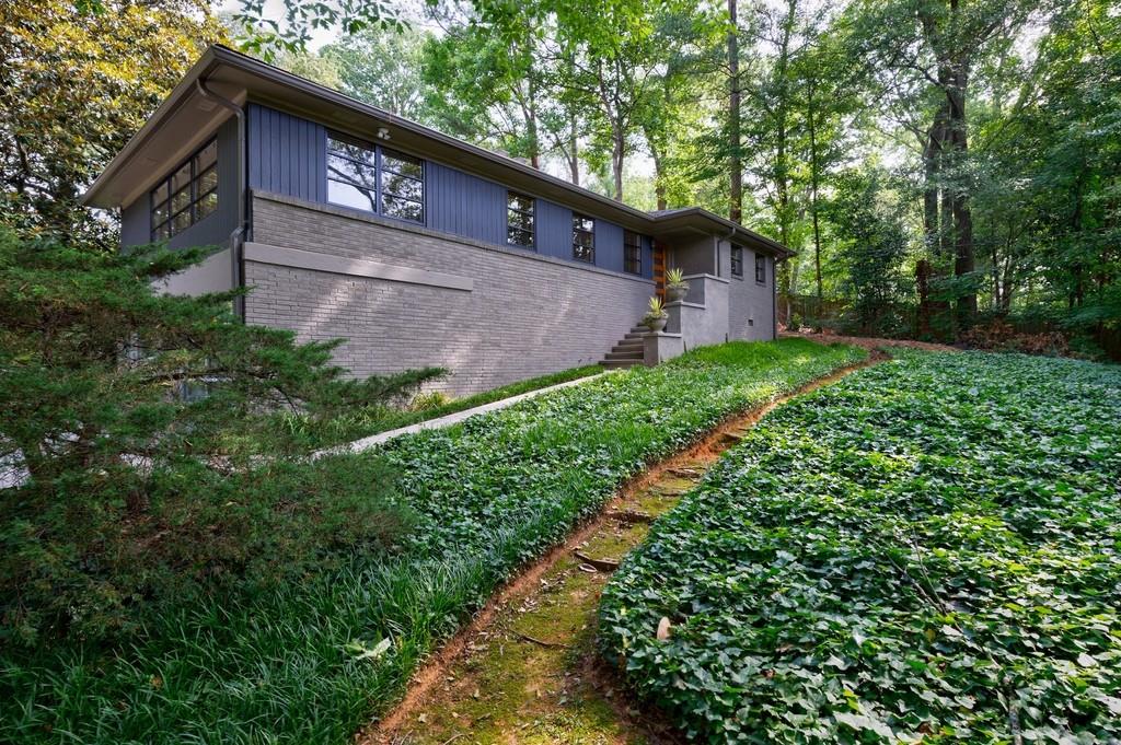 776 Windsor Parkway NE