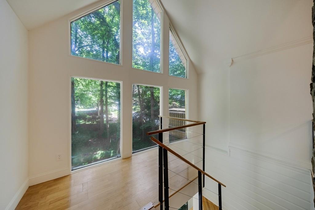 102 Vanessa Drive SE