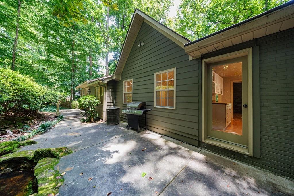 102 Vanessa Drive SE