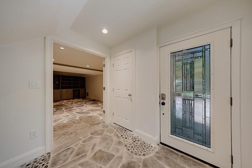 102 Vanessa Drive SE