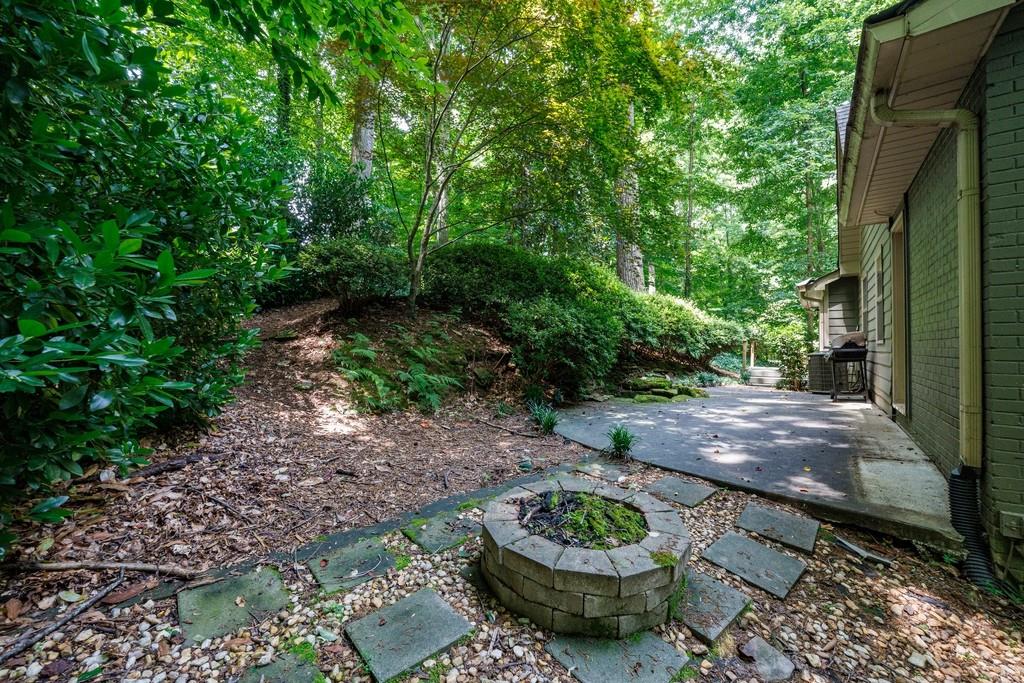 102 Vanessa Drive SE