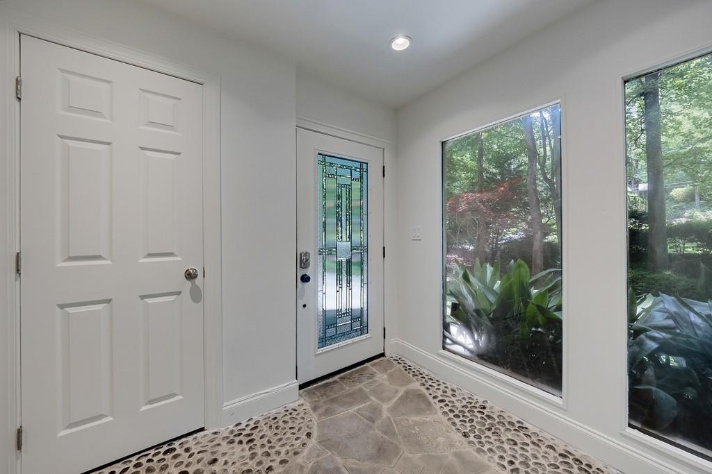 102 Vanessa Drive SE