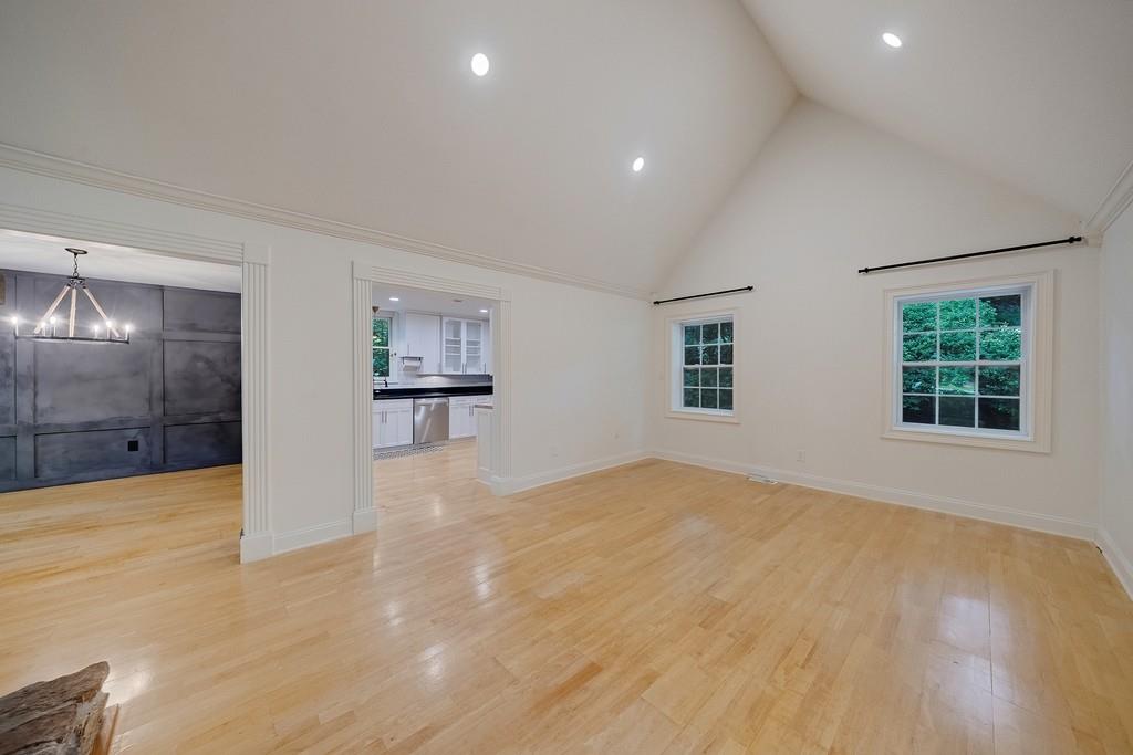 102 Vanessa Drive SE