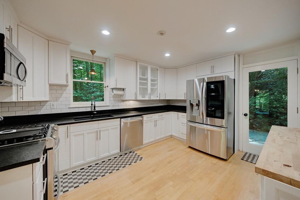 102 Vanessa Drive SE