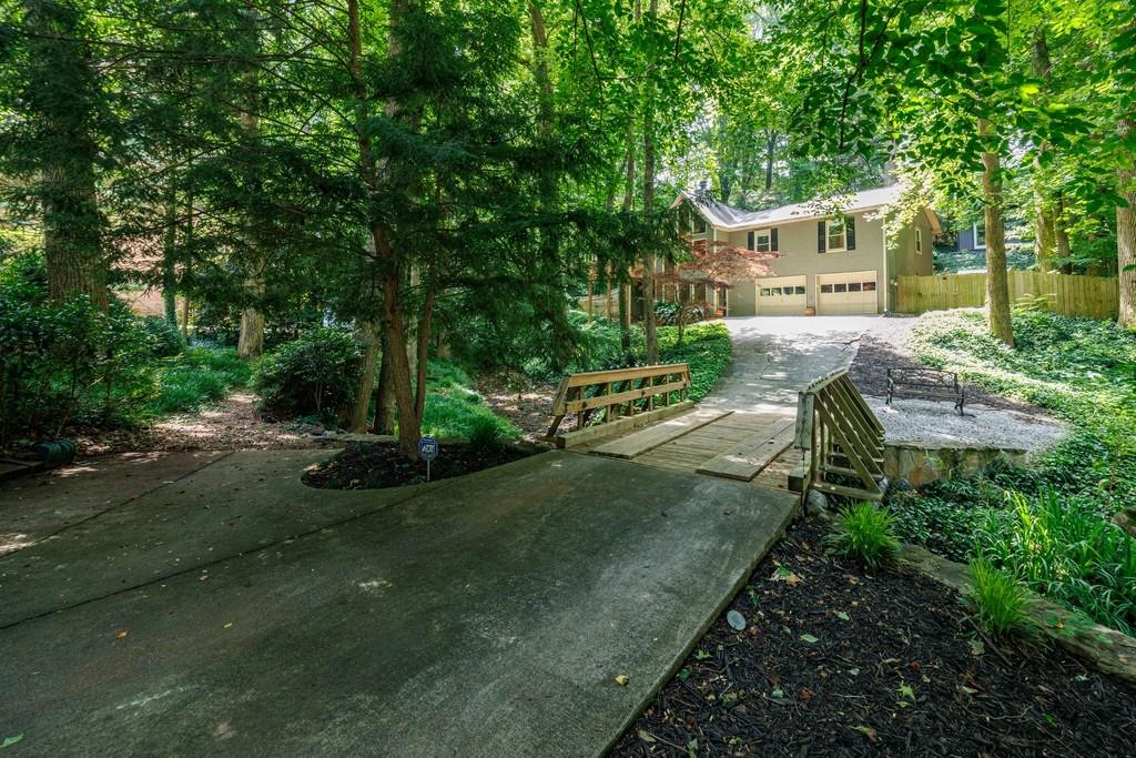 102 Vanessa Drive SE
