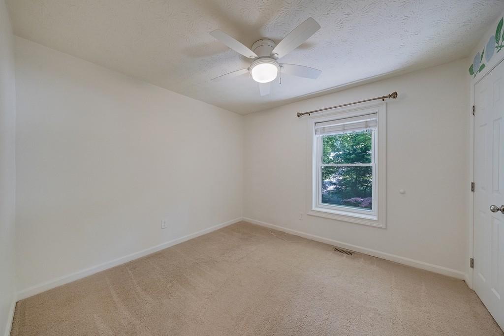 102 Vanessa Drive SE