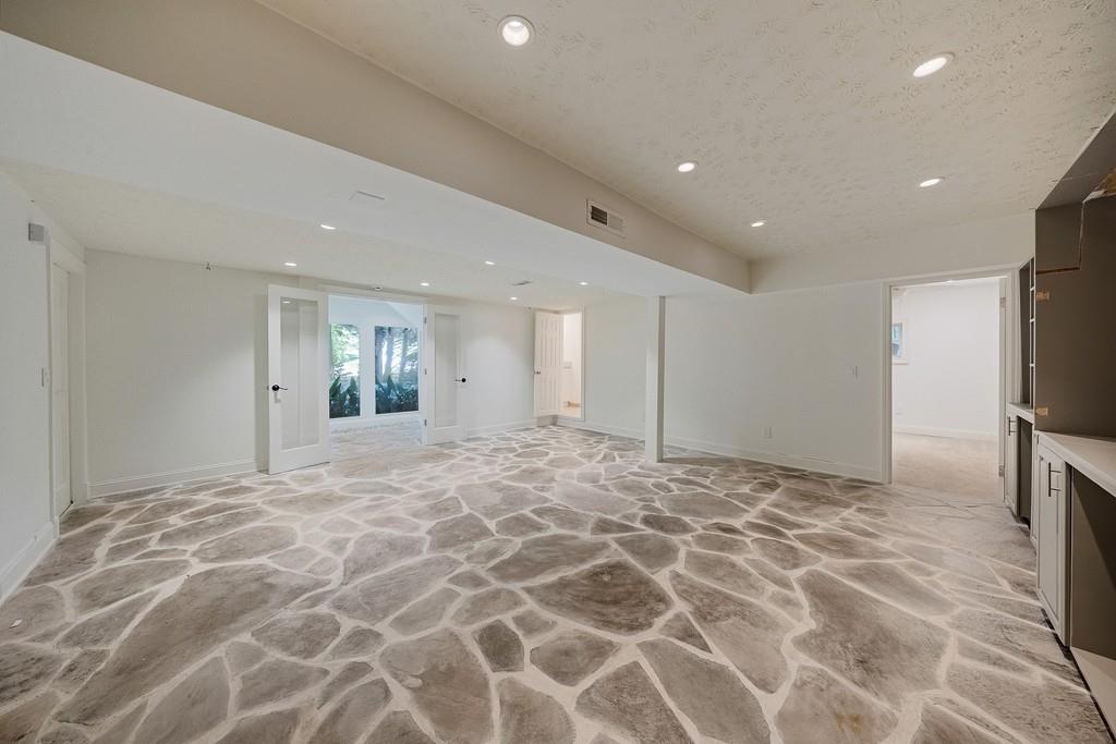 102 Vanessa Drive SE