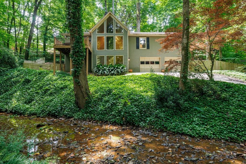 102 Vanessa Drive SE