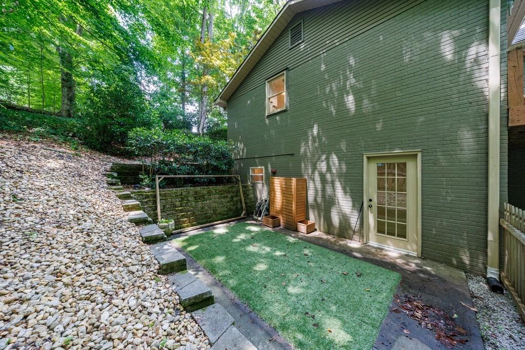 102 Vanessa Drive SE