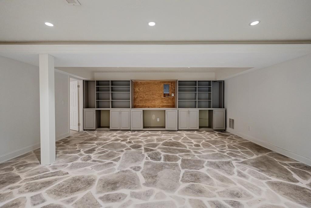 102 Vanessa Drive SE