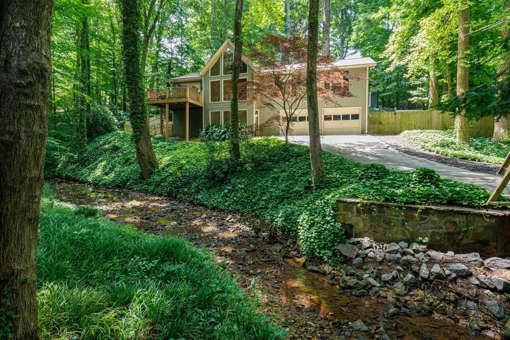 102 Vanessa Drive SE