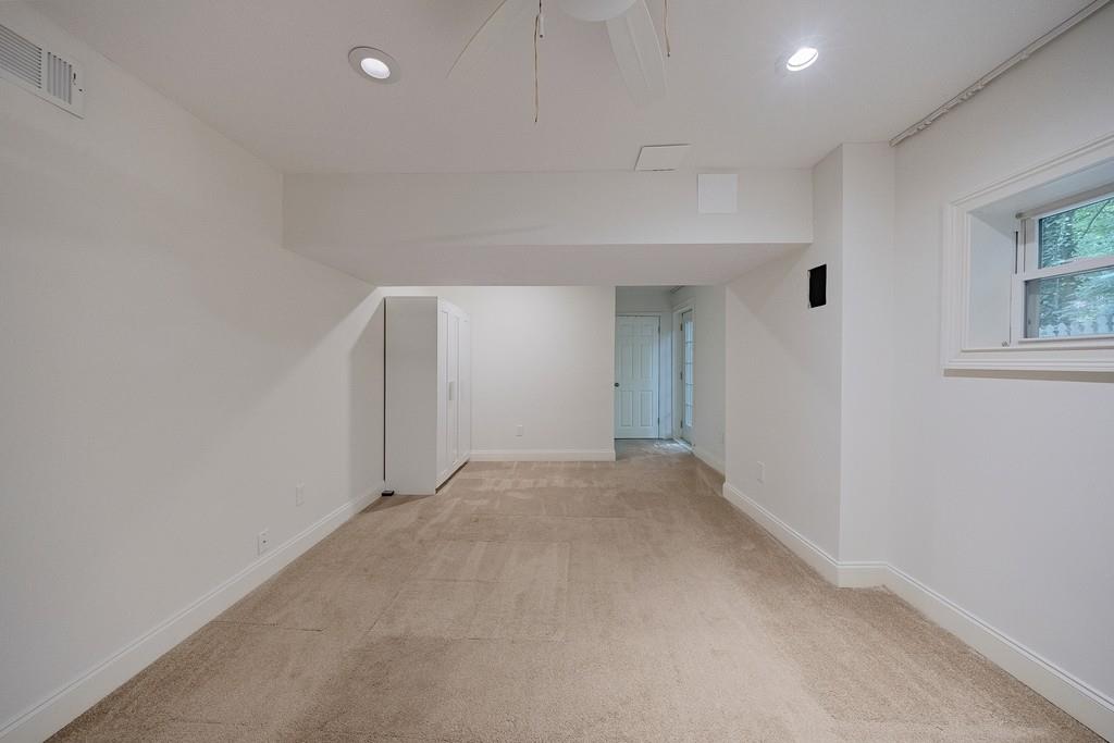 102 Vanessa Drive SE