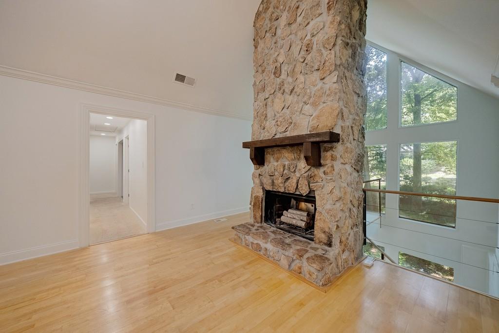 102 Vanessa Drive SE